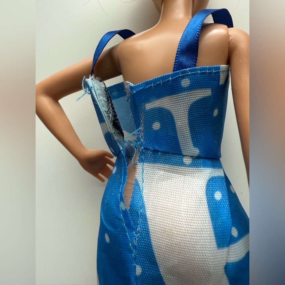2015 Mattel Barbie doll with blonde hair and blue eyes, wearing a blue dress - Picture 2 of 7